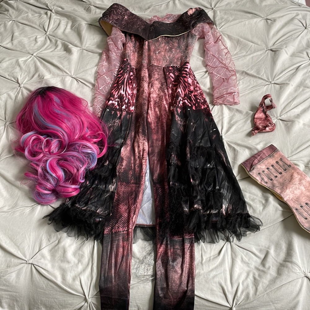 Descendants 3  Audrey costume 4 piece size Girls Large